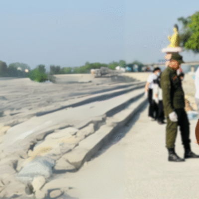 A young volunteer actively participating in the Narayani River Clean-Up program led by Saral Nepal.