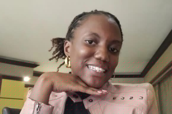 This image has an empty alt attribute; its file name is Claire-1-2-580x385.jpeg